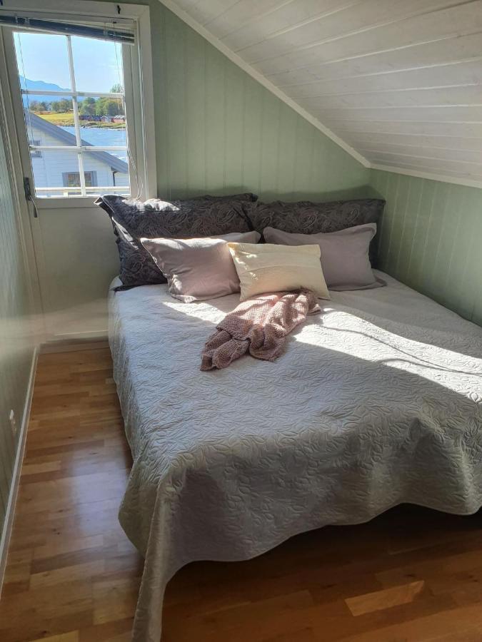 Idyllisk Sjohus Pa Naurstad Bodø Esterno foto