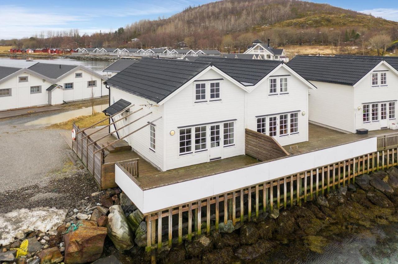 Idyllisk Sjohus Pa Naurstad Bodø Esterno foto