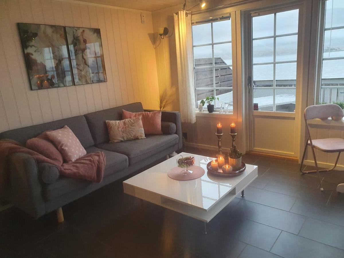 Idyllisk Sjohus Pa Naurstad Bodø Esterno foto